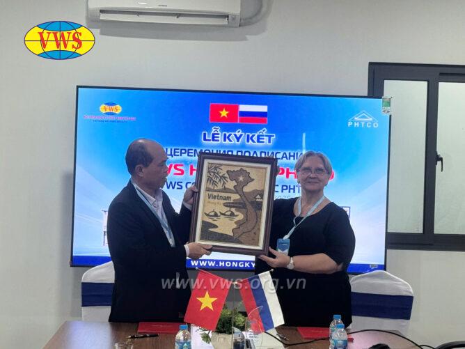 Hợp Tác Chiến Lược Việt - Nga: VWS và RWS Ký Kết Thỏa Thuận hợp tác tại Metal & Weld 2025 11 z7295662199670 abc3184316801f3c1ca7c7e4ec0534f4